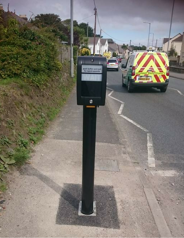 "Waste of money" pavement-hogging Hayle pelican crossing pole disappears after just a few days "Waste of money" pavement-hogging Hayle pelican crossing pole disappears after just a few days